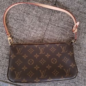 Authentic Louis Vuitton Pochette